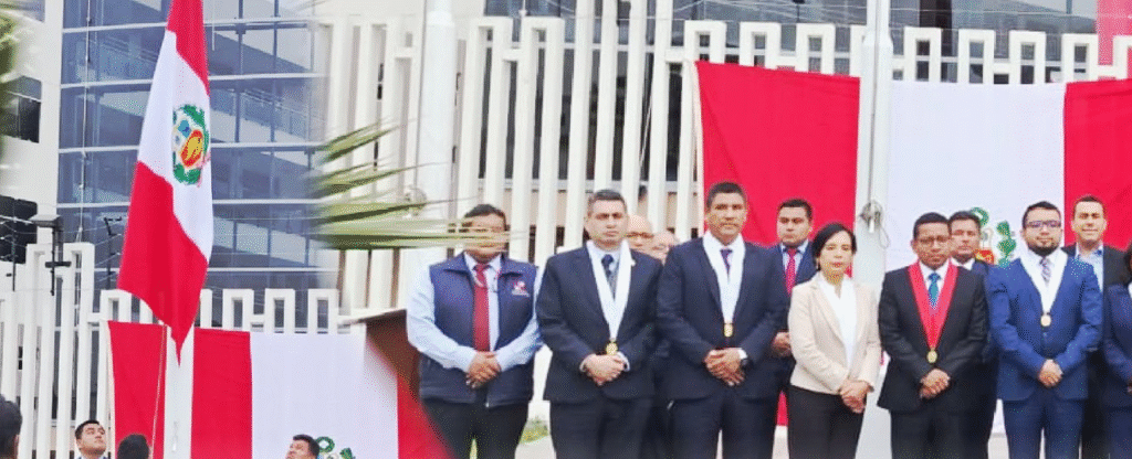 Jueces y Trabajadores de la Corte Superior del Callao reafirman Compromiso Cívico en Ceremonia de Izamiento del Pabellón Nacional calla